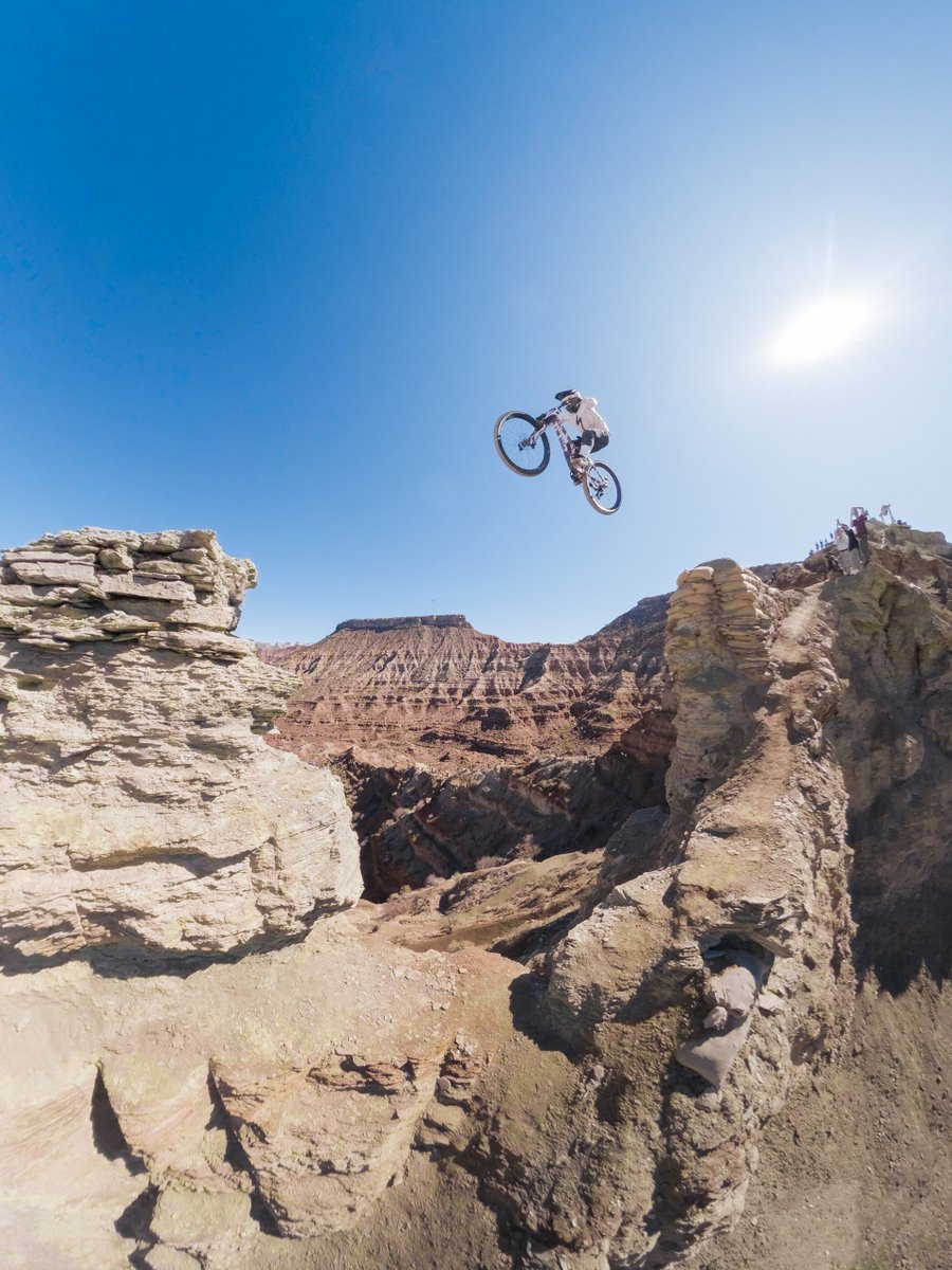 GoPro's tweet image. Photo Dump Friday: Things are heating up at #RedBullRampage 🔥 Shot on the new #GoProMAX2 👉 GoPro.com/MAX2

🚲 Tomas LeMoine, Chelsea Kimball, + #GoProAthlete Jaxson Riddle

#GoPro #MTB #MountainBiking #Rampage