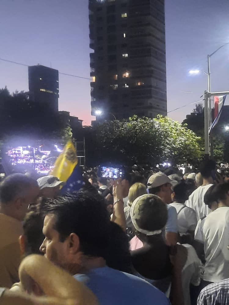CAM Plaza de la Revolución (@niovero2) on Twitter photo "Por Venezuela habrá que darlo todo" #Fidel 
🇨🇺🤝🇻🇪| AQUÍ ESTAMOS❗ En momentos en que el imperio y su desatinado cabecilla aprueban operaciones encubiertas de la CIA contra Venezuela,  expresamos nuestra solidaridad con ese pueblo hermano.
 #CubaConVenezuela
<a href="/NicolasMaduro/">Nicolás Maduro</a> "Por Venezuela habrá que darlo todo" #Fidel 
🇨🇺🤝🇻🇪| AQUÍ ESTAMOS❗ En momentos en que el imperio y su desatinado cabecilla aprueban operaciones encubiertas de la CIA contra Venezuela,  expresamos nuestra solidaridad con ese pueblo hermano.
 #CubaConVenezuela
<a href="/NicolasMaduro/">Nicolás Maduro</a>