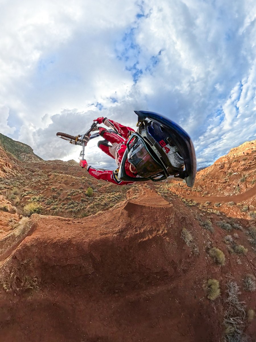 GoPro's tweet image. Photo Dump Friday: Things are heating up at #RedBullRampage 🔥 Shot on the new #GoProMAX2 👉 GoPro.com/MAX2

🚲 Tomas LeMoine, Chelsea Kimball, + #GoProAthlete Jaxson Riddle

#GoPro #MTB #MountainBiking #Rampage
