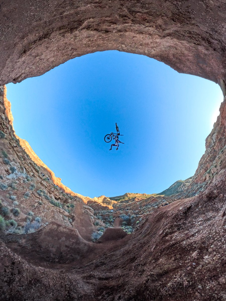 GoPro's tweet image. Photo Dump Friday: Things are heating up at #RedBullRampage 🔥 Shot on the new #GoProMAX2 👉 GoPro.com/MAX2

🚲 Tomas LeMoine, Chelsea Kimball, + #GoProAthlete Jaxson Riddle

#GoPro #MTB #MountainBiking #Rampage