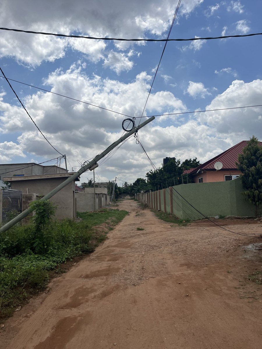 jay_faculty's tweet photo. .@TelecelGhana why is it soo hard to try to speak to a customer care agent???

@TelecelGhana here’s what your pole is looking like somewhere in Abokobi https://t.co/OjLSuY9Wrr