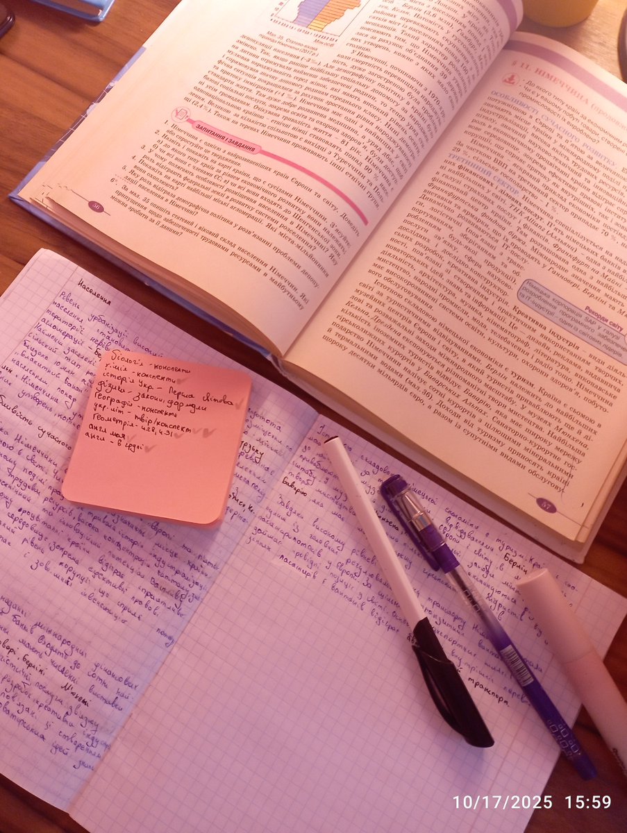 На наступний тиждень канікули,але борги які назбирались за тиждень дистанційного ніхто не відміняв...