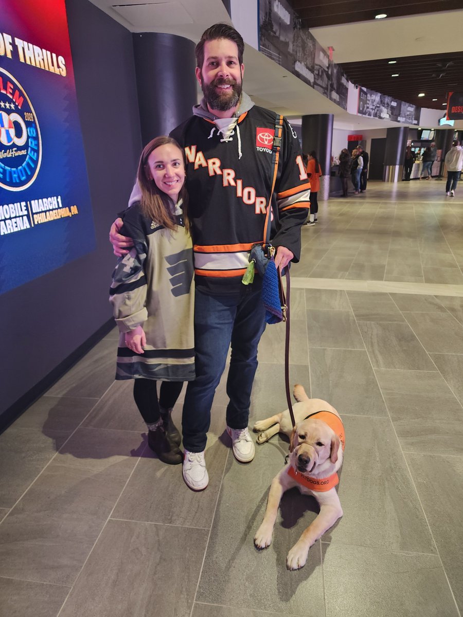 StanleyPupAlum's tweet photo. Hanging out with @FlyersWarriors  at the.@NHLFlyers  game against Winnipeg. https://t.co/NyN71wLgfE