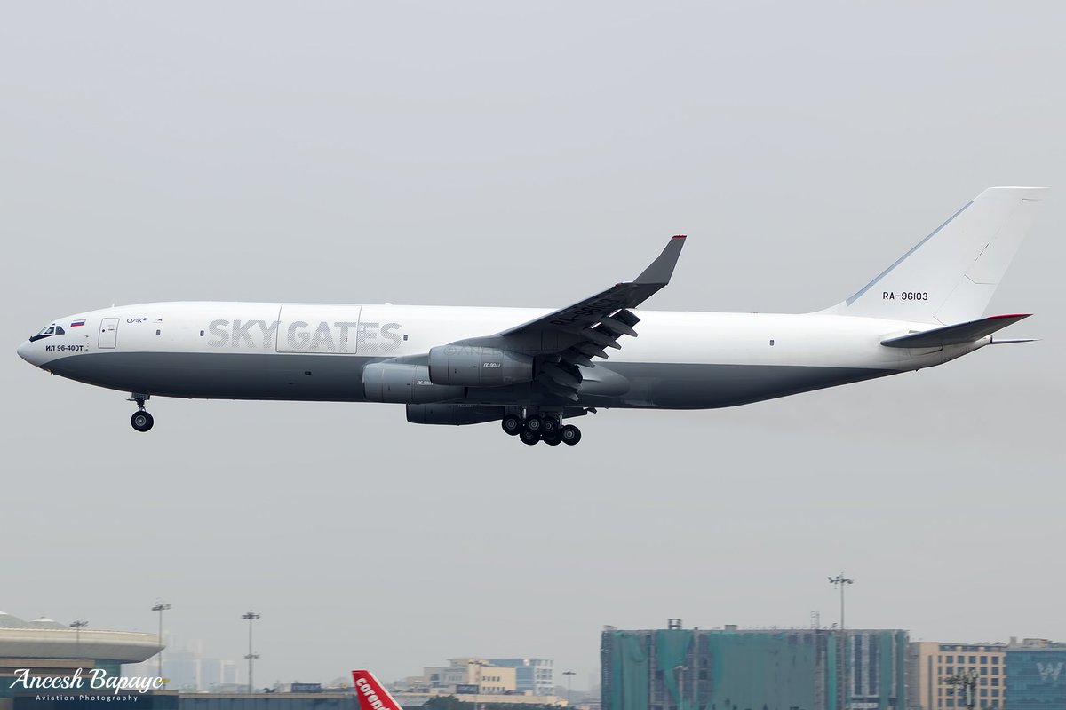 aneesh_bapaye's tweet photo. Sky Gates Airlines Ilyushin Il-96-400T [RA-96103] on short final rwy 27 at @CSMIA_Official Mumbai as U39551 / SAY9551 from Moscow (ZIA).

#skygateairlines #skygate #ilyushin #il96 #MumbaiAeroFrames #GatewayToGoodnes #mumbaiairport #zhukovskyairport #moscowairport #Moscow #Russia https://t.co/2DS1ynmHbD