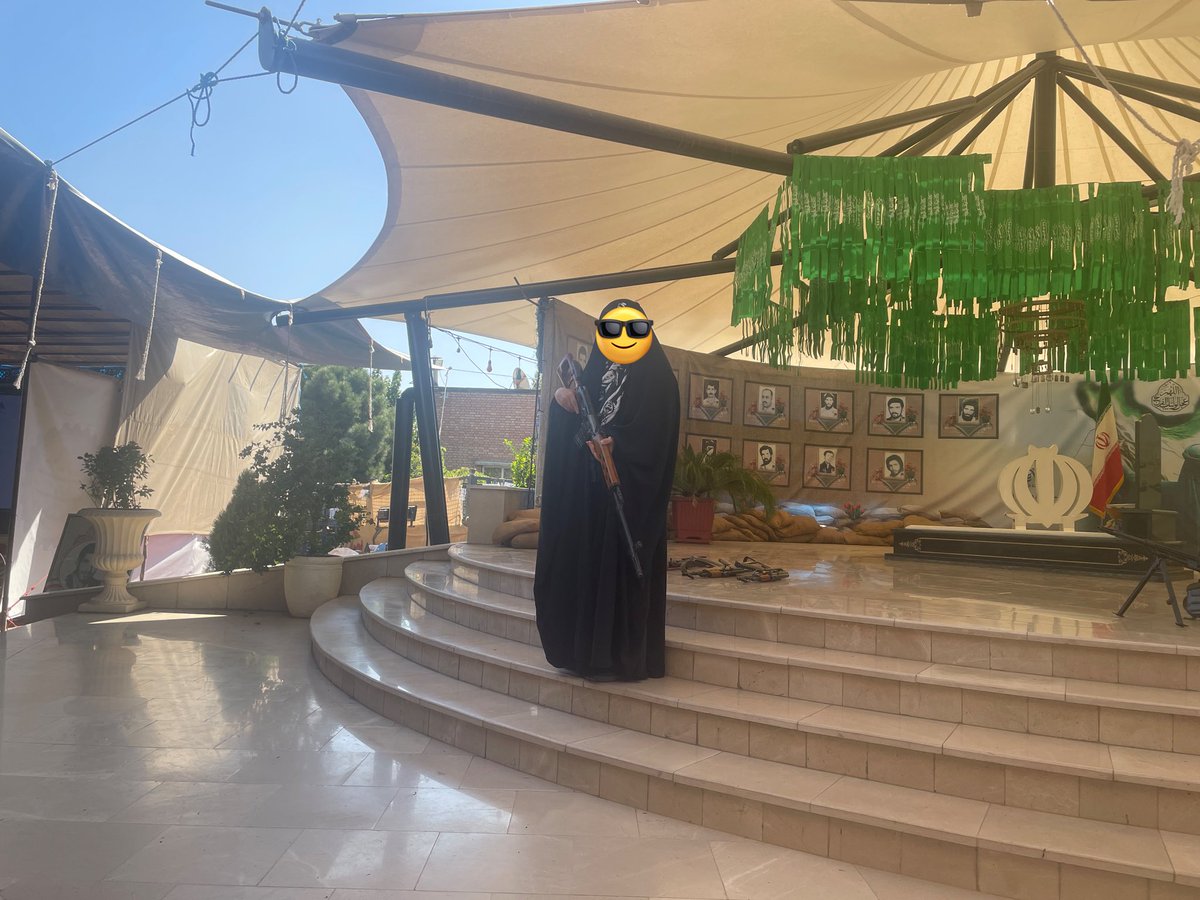 LavasaniMalihe's tweet image. من یک دختر مسلمانم و حجابم را با افتخار انتخاب کرده‌ام، چون نماد ایمان و هویت منه....:)))