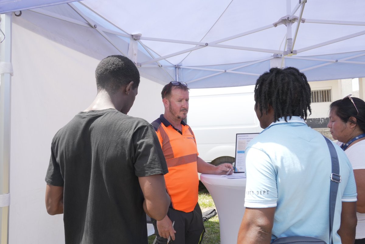 💥 Retour sur la Place de l’Emploi – Spécial BTP à Saint-Laurent !
👷🏽‍♂️ 650 visiteurs
💼 +100 CV déposés pour Pizzarotti
🎓 +200 demandes de formation (Formation Dom)
Demandeurs d’emploi, entreprises et partenaires : tous satisfaits ! 💪🏾
#FranceTravail #Guyane #Emploi #BTP