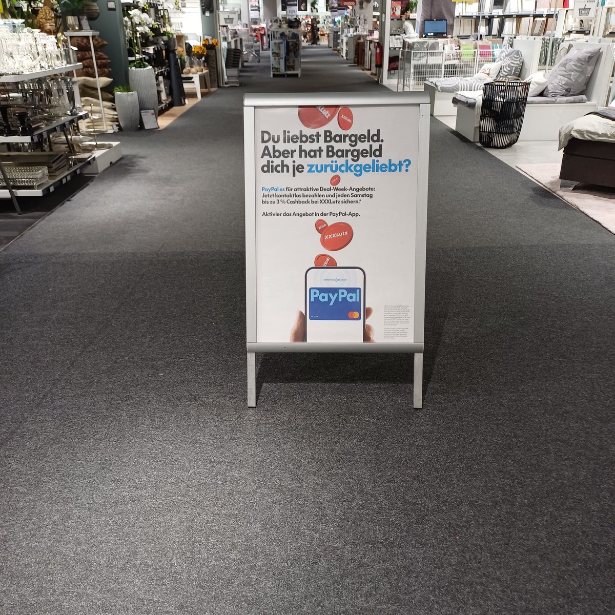 Sie versuchen es an allen Ecken uns das Bargeld madig zu machen. 

Das dürfen wir nicht zulassen.