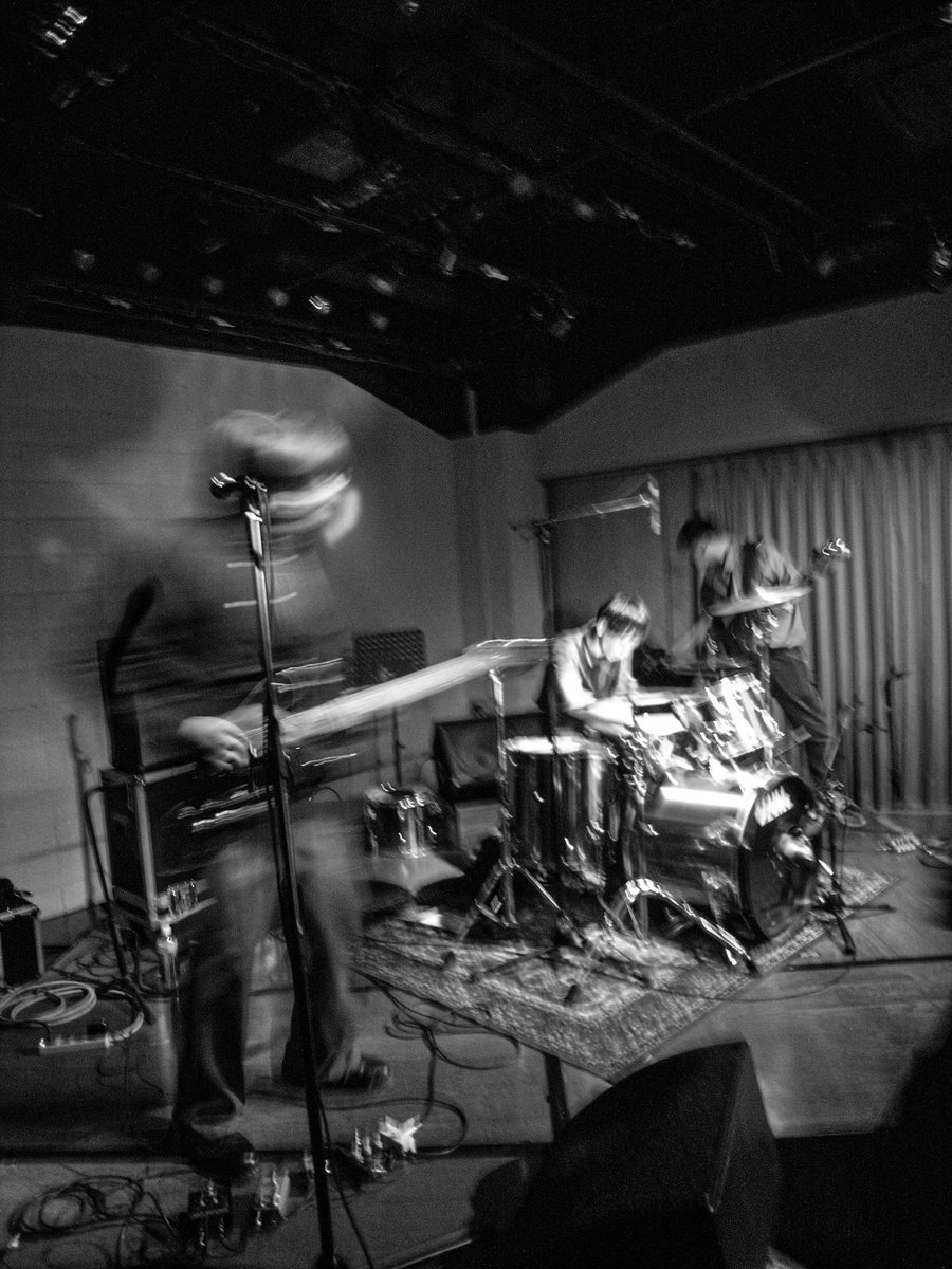 ◆歳末大抽選会！◆

今回は名古屋のmidaboa banwa
東京のKidderがゲスト！
バンドの間に弦楽四重奏！

NAG08 

live lounge vio

2025年12月6日 土曜日
open17:30 start18:00
2000円+1drink 600円

■band
6EYES
BOARD
midaboa banwa
kidder (東京)

■lounge music
KOTOKOTO QUARTET(弦楽四重奏)