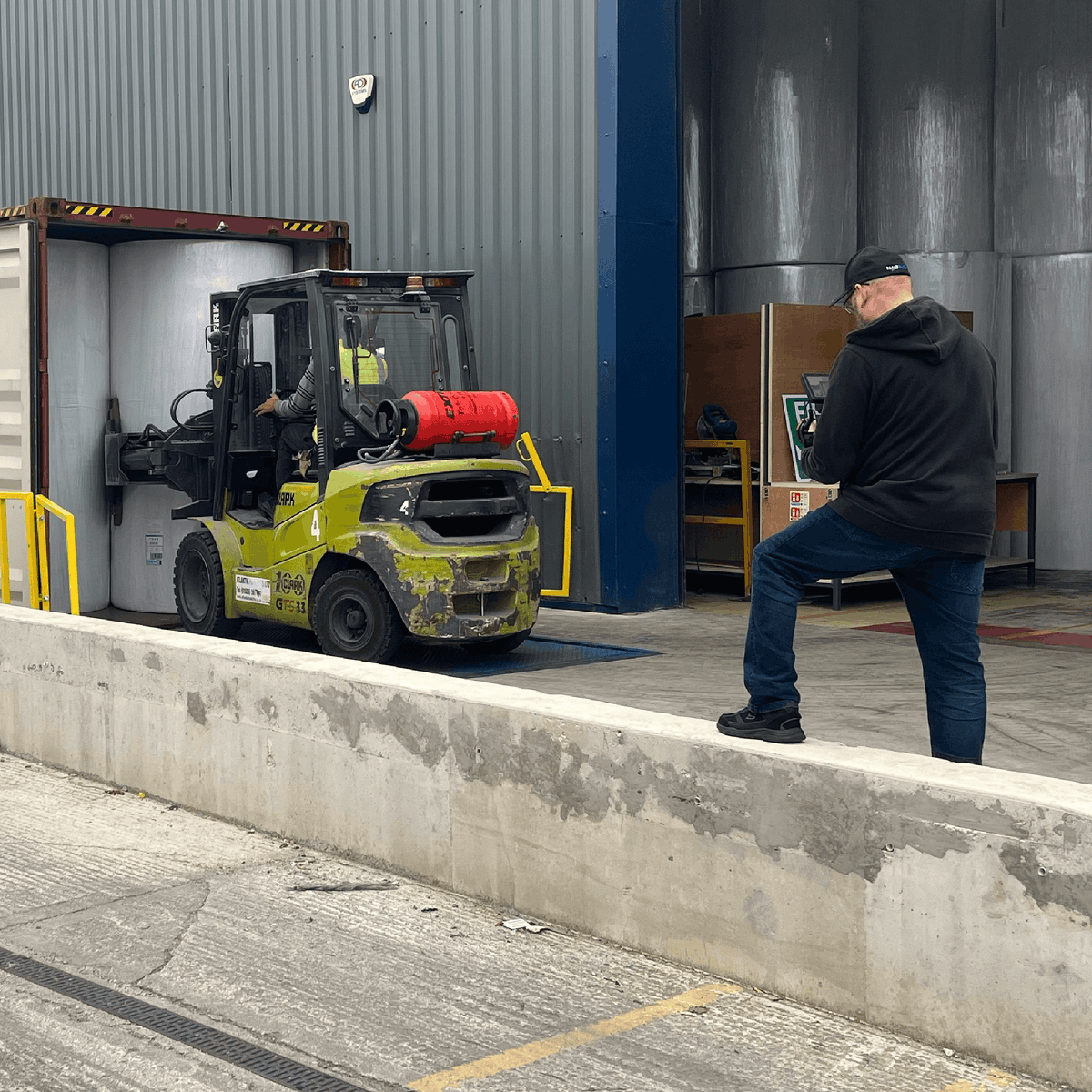 21Digital_Ltd's tweet image. Our Creative Director Steven visited International Tissue Company this week to capture new photography and video content for their upcoming website 🎥

Excited to share more soon — big thanks to the ITC team for having us! 🙌

#ClientVisit #VideoShoot #WebDesign