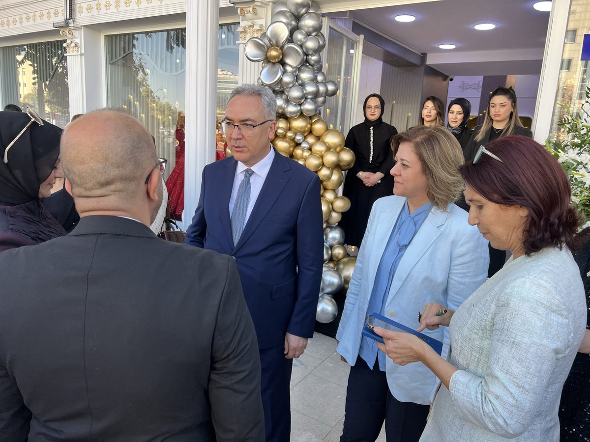 📌Nisanur Gelinlik Mağazası Açılışı 

Bugün; zarafetin, emeğin ve hayallerin buluştuğu çok özel bir mekânın açılışındaydık. 👰‍♀️

Her gelinlik; bir ömrün en özel anına eşlik eden, sevginin ve yeni bir başlangıcın sembolüdür.

Girişimcimiz Ayfer hanımı ve emeği geçen tüm ekibi