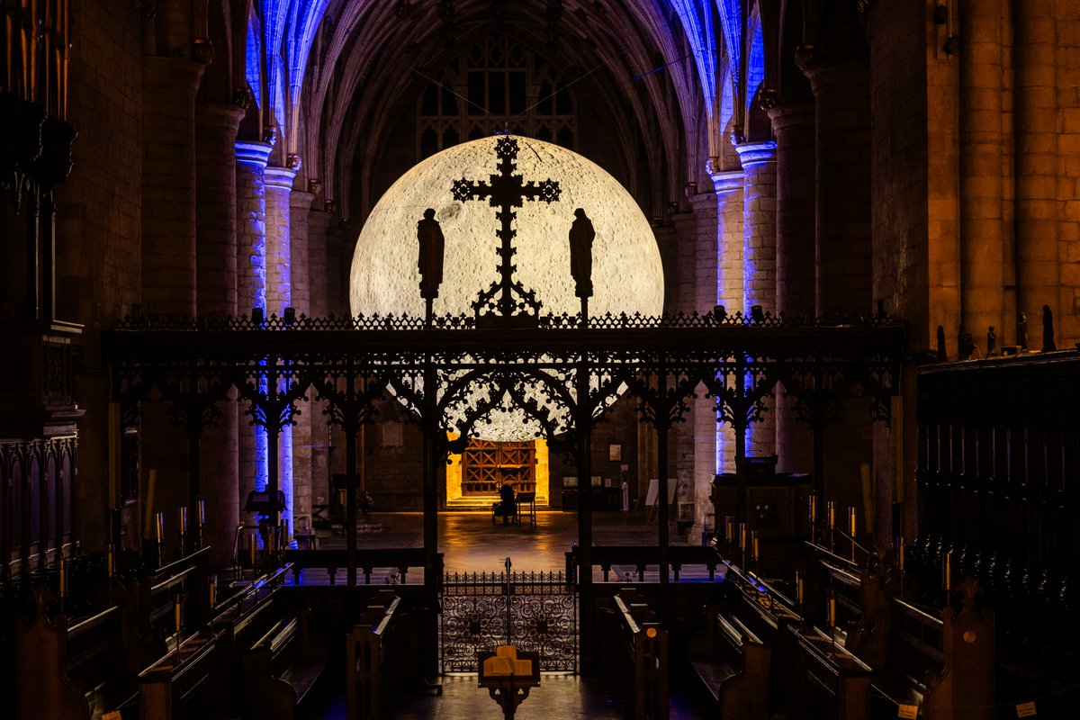Join us this Sunday to observe the ancient tradition of Compline by the light of the moon,  a meditative and calming service before the close of day, in which we are drawn to God in quiet prayer and ancient plainsong.
Sunday 19th Oct and 26 Oct
7pm Tewkesbury Abbey