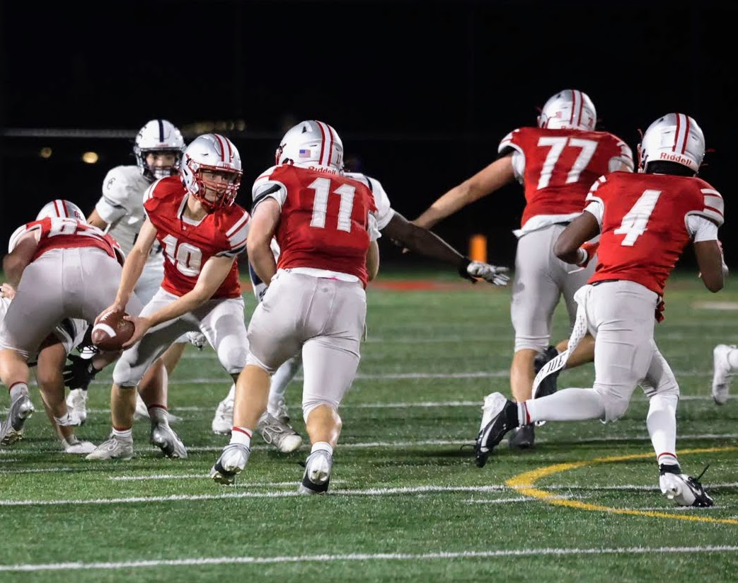 TONIGHT - Friday, October 17 🏈
Canandaigua Academy travels to East High
Both teams are 4-2 on the season
Kick off is 6 pm  - Admission $3
Live Stream: team1sports.com/highschool/ny/