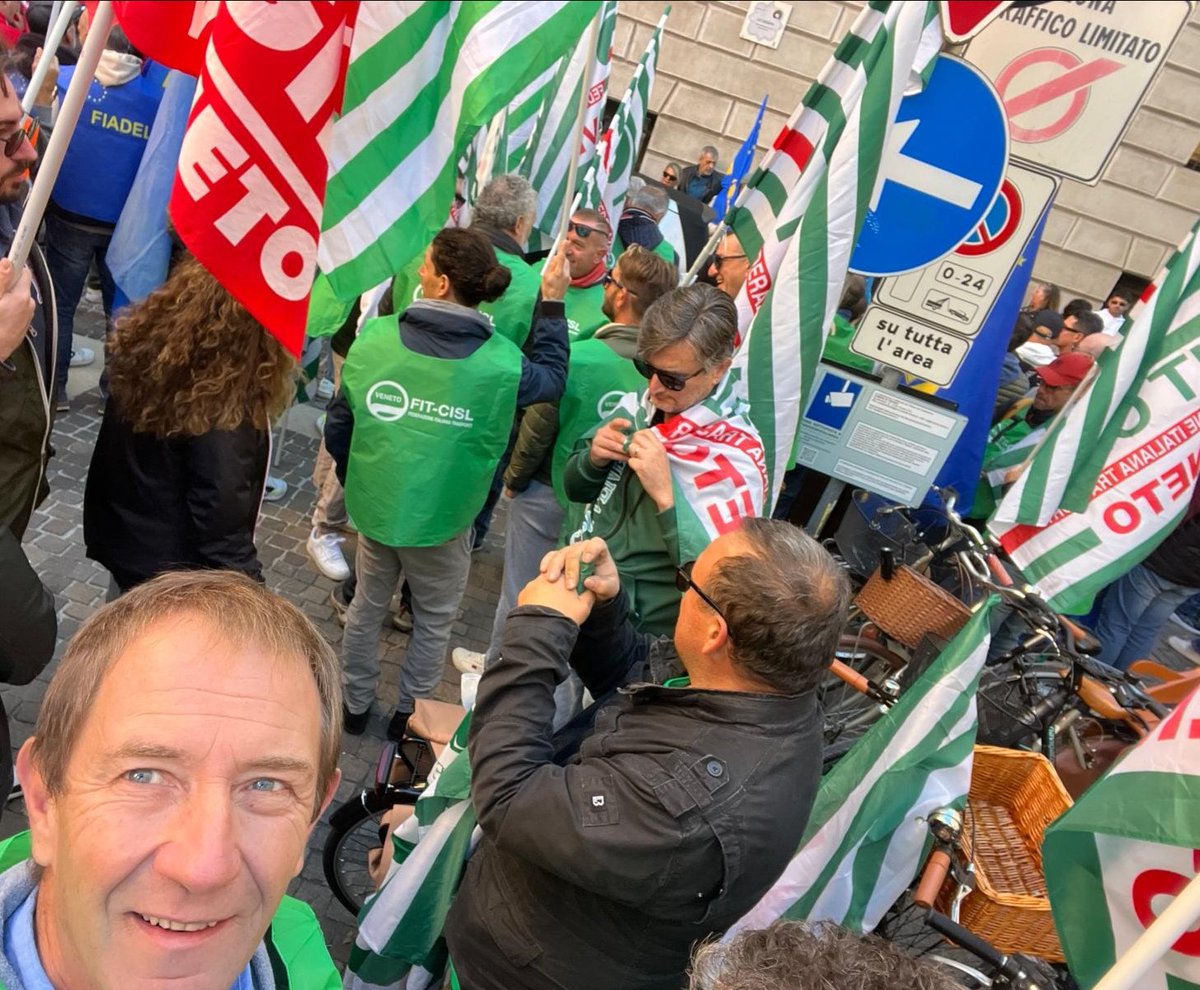 difilippog's tweet photo. #fitcislveneto
Grande adesione e #partecipazione (oltre 80% con punte che arrivano 95%) allo sciopero nazionale del 17 ottobre per il Rinnovo del CCNL #IgieneAmbientale https://t.co/2cVXfvlIW7
