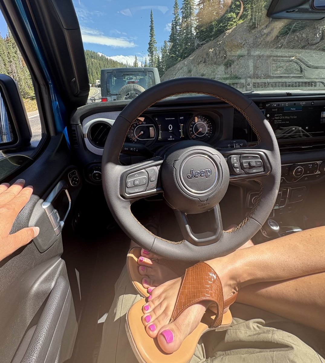 When <a href="/StellaSolez/">Stella Solez</a> makes sitting in traffic enjoyable 😏