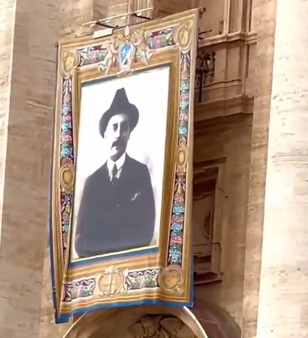 MonseTalleyrand's tweet photo. 🇻🇦 Todo llega, todo llega... lo mas esperado por los venezolanos devotos en décadas y décadas: 

¡San José Gregorio Hernández, el santo médico! https://t.co/HH6NBViVtc