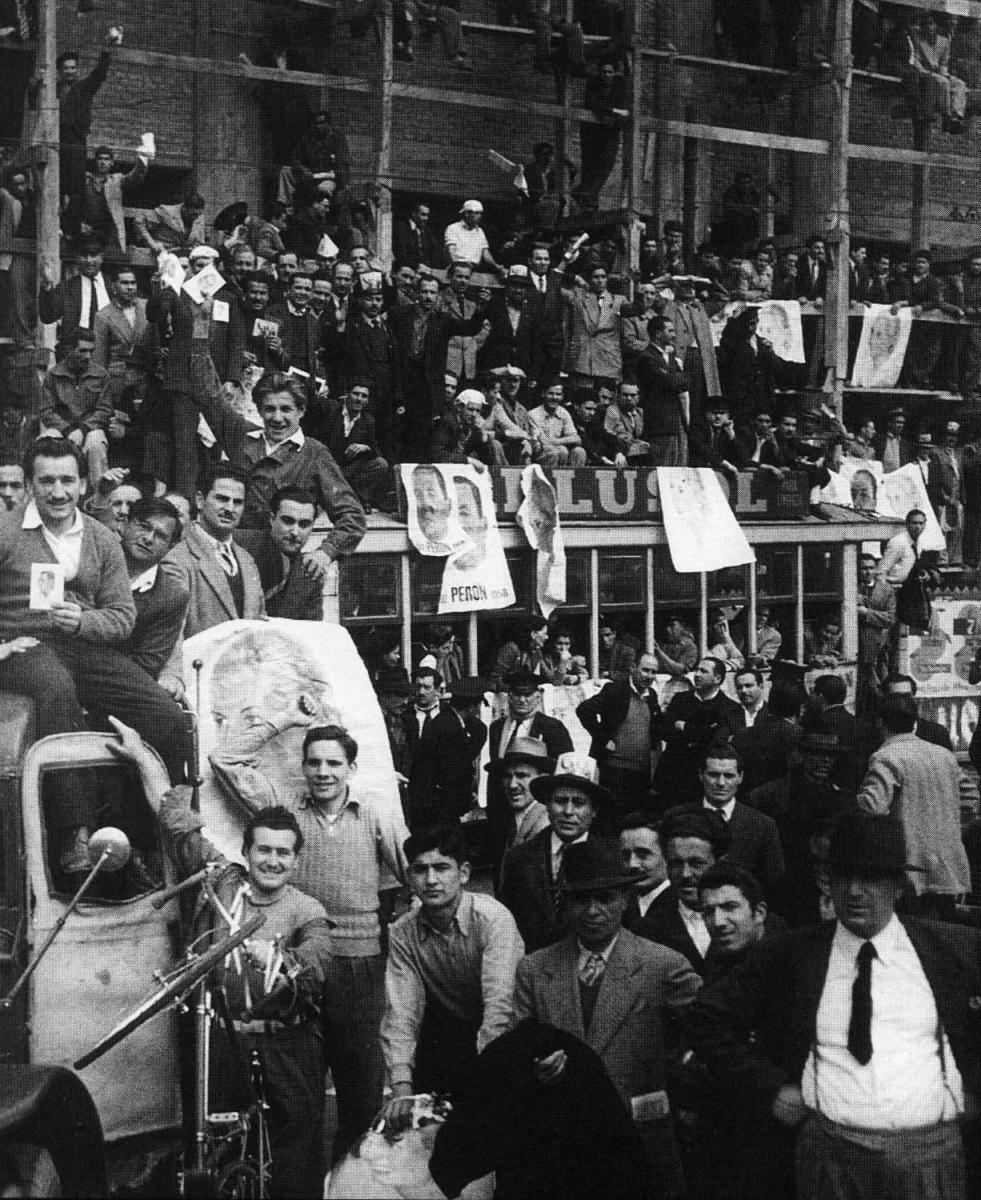 "Llegaban cantando y vociferando unidos en una sola fe. Un pujante palpitar sacudía la entraña de la ciudad".

17 de octubre 1945