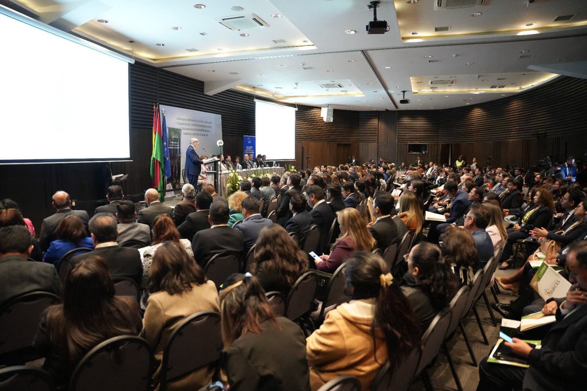 🇧🇴⚖️Bolivia avanza hacia una justicia más transparente y eficiente.

🙌🏽Más de 300 representantes del sistema judicial, sociedad civil e instituciones han participado en las jornadas organizadas por el proyecto 🇪🇺 frente al crimen organizado. 

🔗 En tinyurl.com/39vu56t6