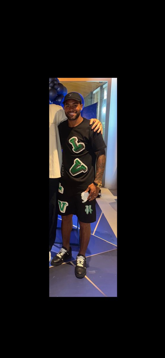 problemari's tweet image. TORTUROU 
ESPANCOU 
ASSASSINOU 
ENTERROU 
A MODA