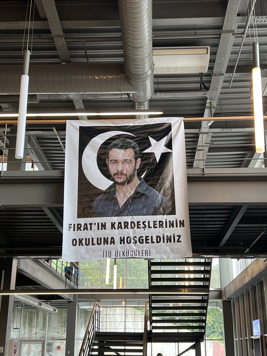ituulkuculeri's tweet photo. Ülkücü Şehidimiz Fırat Yılmaz Çakıroğlu’nun kardeşlerinin okuluna hoşgeldiniz. 🇹🇷 https://t.co/vp3fK4M5l4