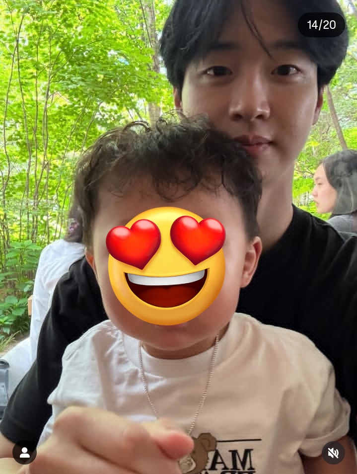 [101525] Dongyoon with a baby when he was in Busan last time 😆❤