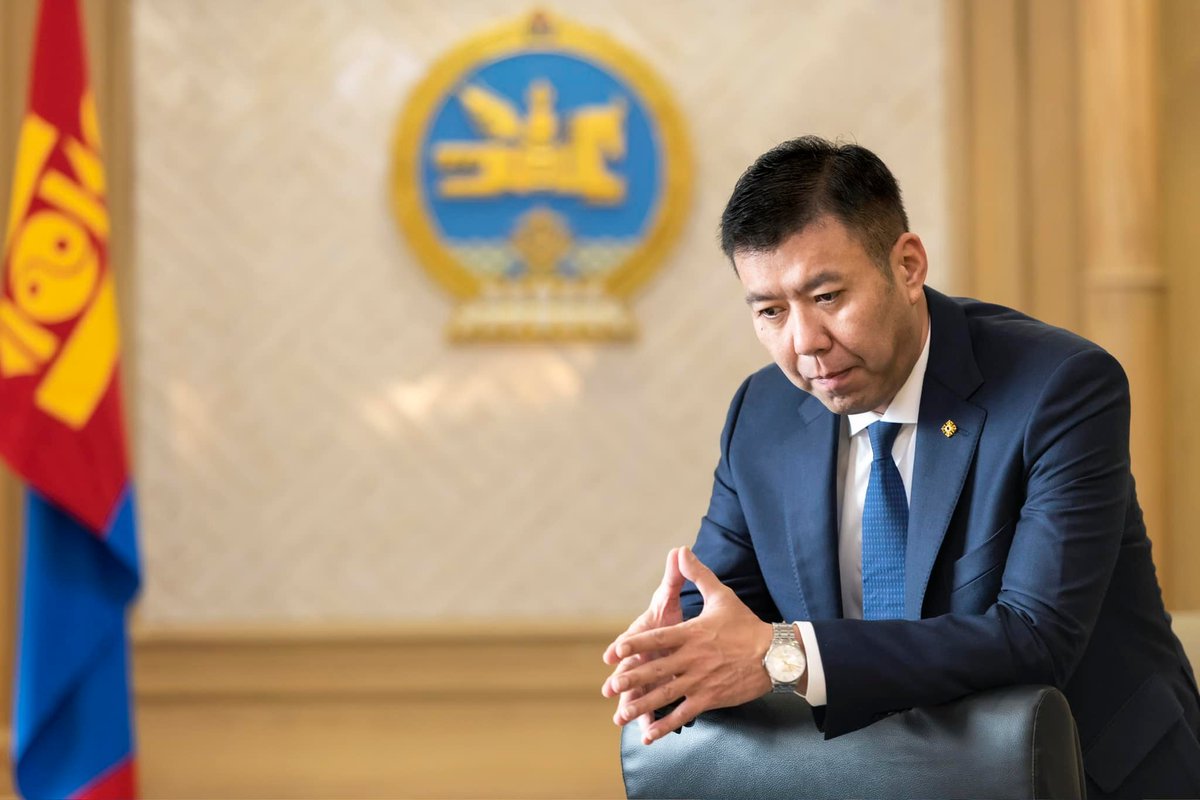 Үнэний талд, улс үндэстнийхээ эрх ашгийг хамгаалан зогссон хүмүүс ялагдах ёсгүй! 2000 жилийн түүхтэй агуу Монголын төр харьд эх орноосоо урвагчдад ялагдахгүй! Хулгайч луйварчдад ялагдахгүй! Монгол улс үндэстний эрх ашиг үүрд мандан бадартугай!  Энхбаяраа! Ажил хийвэл дуустал,