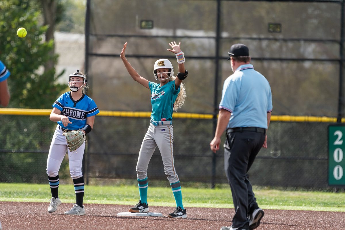 SOULWINNERPEM14's tweet image. Joy of the Lord is her strength! Lee smiling enjoying the game Esther Young EY77 @ExtraInningSB @LineDsoftball @GassoPatty @CoachDot_LU @OU_Softball @LibertySB @GatorsSB @DukeSOFTBALL @MontanaFouts @JennieFinch @PGFnetwork @BHMBolts_2031 #Bhmboltsmade #BoltsBoom #smile #JoyofLord