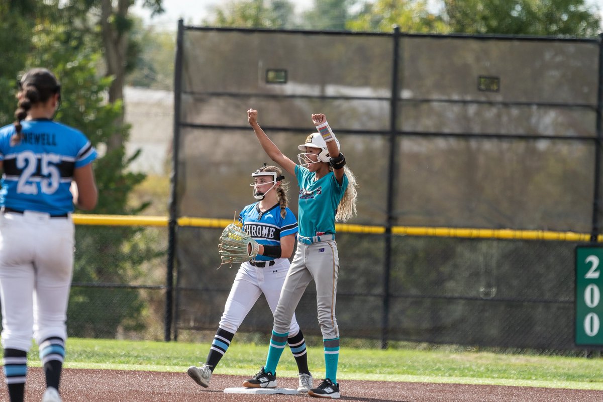 SOULWINNERPEM14's tweet image. Joy of the Lord is her strength! Lee smiling enjoying the game Esther Young EY77 @ExtraInningSB @LineDsoftball @GassoPatty @CoachDot_LU @OU_Softball @LibertySB @GatorsSB @DukeSOFTBALL @MontanaFouts @JennieFinch @PGFnetwork @BHMBolts_2031 #Bhmboltsmade #BoltsBoom #smile #JoyofLord