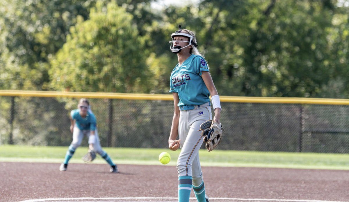 SOULWINNERPEM14's tweet image. Joy of the Lord is her strength! Lee smiling enjoying the game Esther Young EY77 @ExtraInningSB @LineDsoftball @GassoPatty @CoachDot_LU @OU_Softball @LibertySB @GatorsSB @DukeSOFTBALL @MontanaFouts @JennieFinch @PGFnetwork @BHMBolts_2031 #Bhmboltsmade #BoltsBoom #smile #JoyofLord
