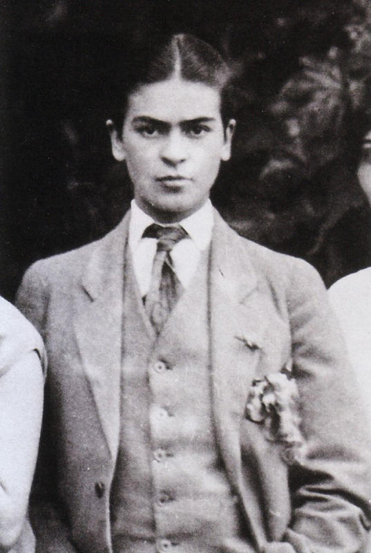 womensart1's tweet image. Frida Kalho challenged conventions from a young age, here aged 17 dressed in a suit in a photo taken by her father. She also participated in boxing and other sports and was part of a rebellious gang at her school #WomensArt