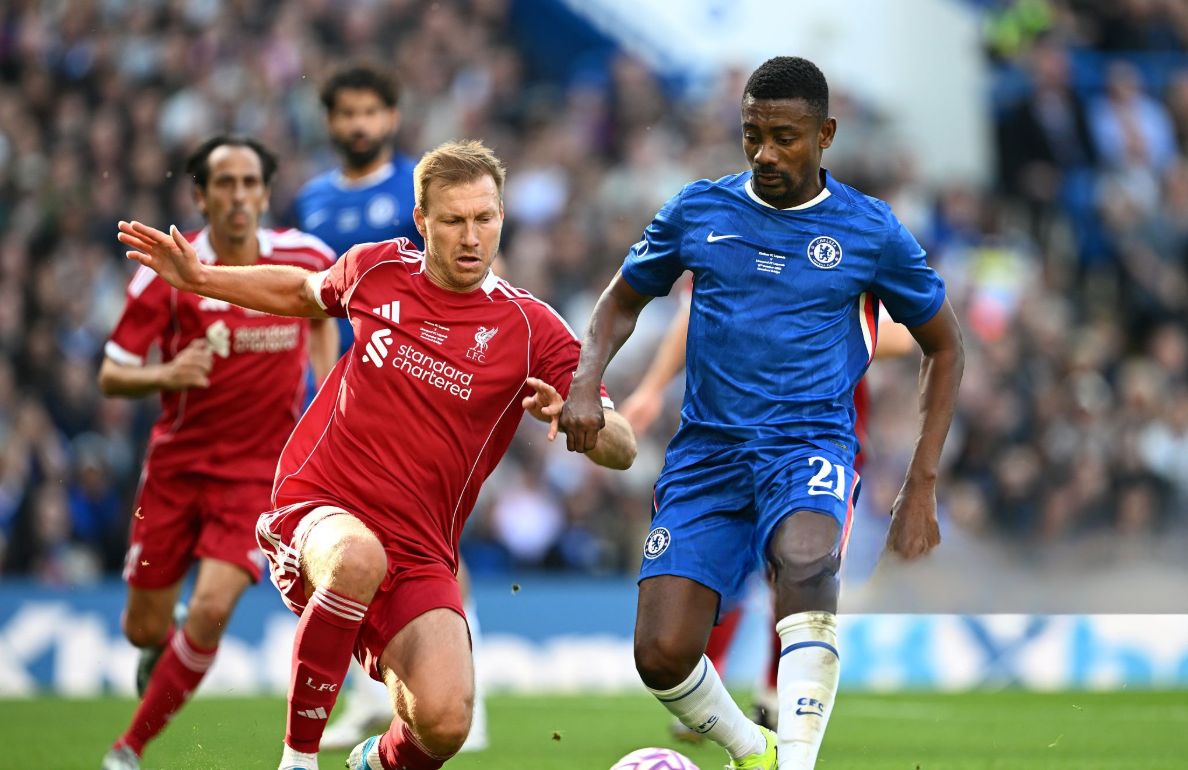 JKTallinnaKalev's tweet photo. 🇪🇪 Klavan 1:0 Hazard! 😎
Last weekend Ragnar Klavan wore the @LFC shirt again at Stamford Bridge vs @ChelseaFC legends.
Terry, Hazard, Čech, Costa, big names, but Klavan held the line and kept a clean sheet. 💪
Class is permanent! ⚽️ #LFC #Klavan #ChelseaLegends https://t.co/ZAEseqtIM9