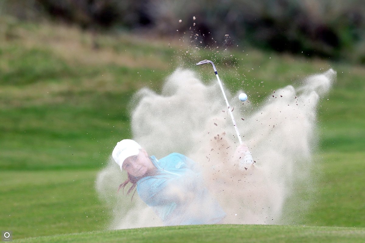 Superb picture here from <a href="/LaszloGeczo/">LaszloGeczo</a> as Kate Lanigan plays out from the bunker during the Carey Cup in <a href="/PGC1894/">Portmarnock Golf Club</a> today! 🌬️🏌️‍♀️