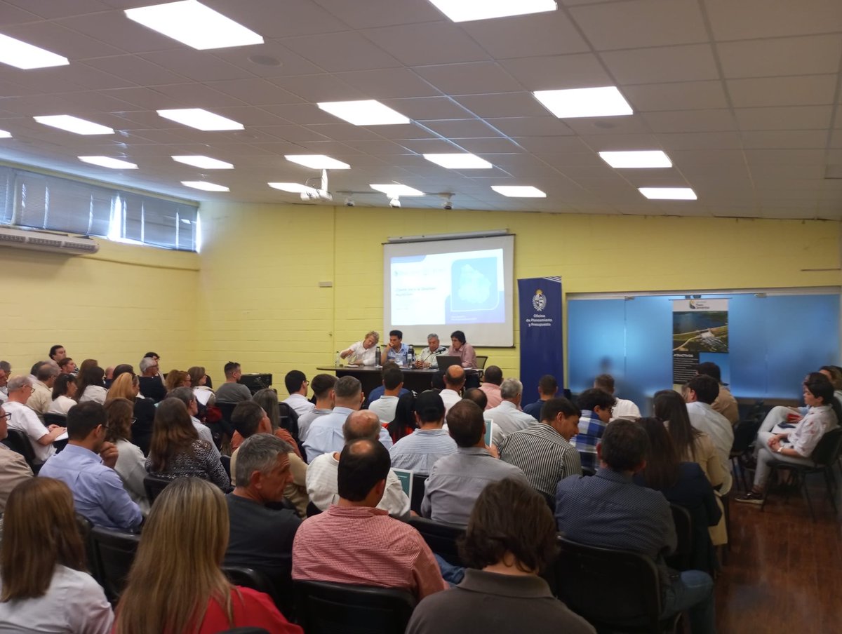 Intendencia de Florida (@floridaidf) on Twitter photo En Paso Severino se desarrolla jornada “Claves para la gestión municipal: formación, herramientas y diálogo territorial”, organizada por la Dir. de Descentralización y Cohesión Social de OPP y el <a href="/cintendentesuy/">Congreso de Intendentes</a>.
Presentes el Int. <a href="/PajaroEnciso/">Carlos Enciso Christiansen</a> y el SecGral. Ec. <a href="/JoseLuisCurbelo/">José Luis Curbelo</a>. En Paso Severino se desarrolla jornada “Claves para la gestión municipal: formación, herramientas y diálogo territorial”, organizada por la Dir. de Descentralización y Cohesión Social de OPP y el <a href="/cintendentesuy/">Congreso de Intendentes</a>.
Presentes el Int. <a href="/PajaroEnciso/">Carlos Enciso Christiansen</a> y el SecGral. Ec. <a href="/JoseLuisCurbelo/">José Luis Curbelo</a>.