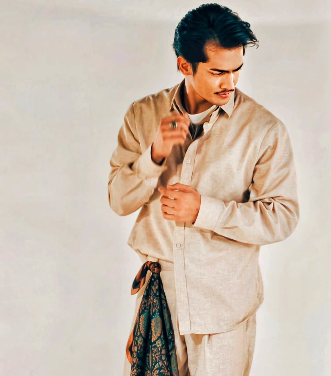 myrnanewss's tweet image. #RNANEWS #RNASELEBSTYLE 🤫🔇 by #NiezamZaidi