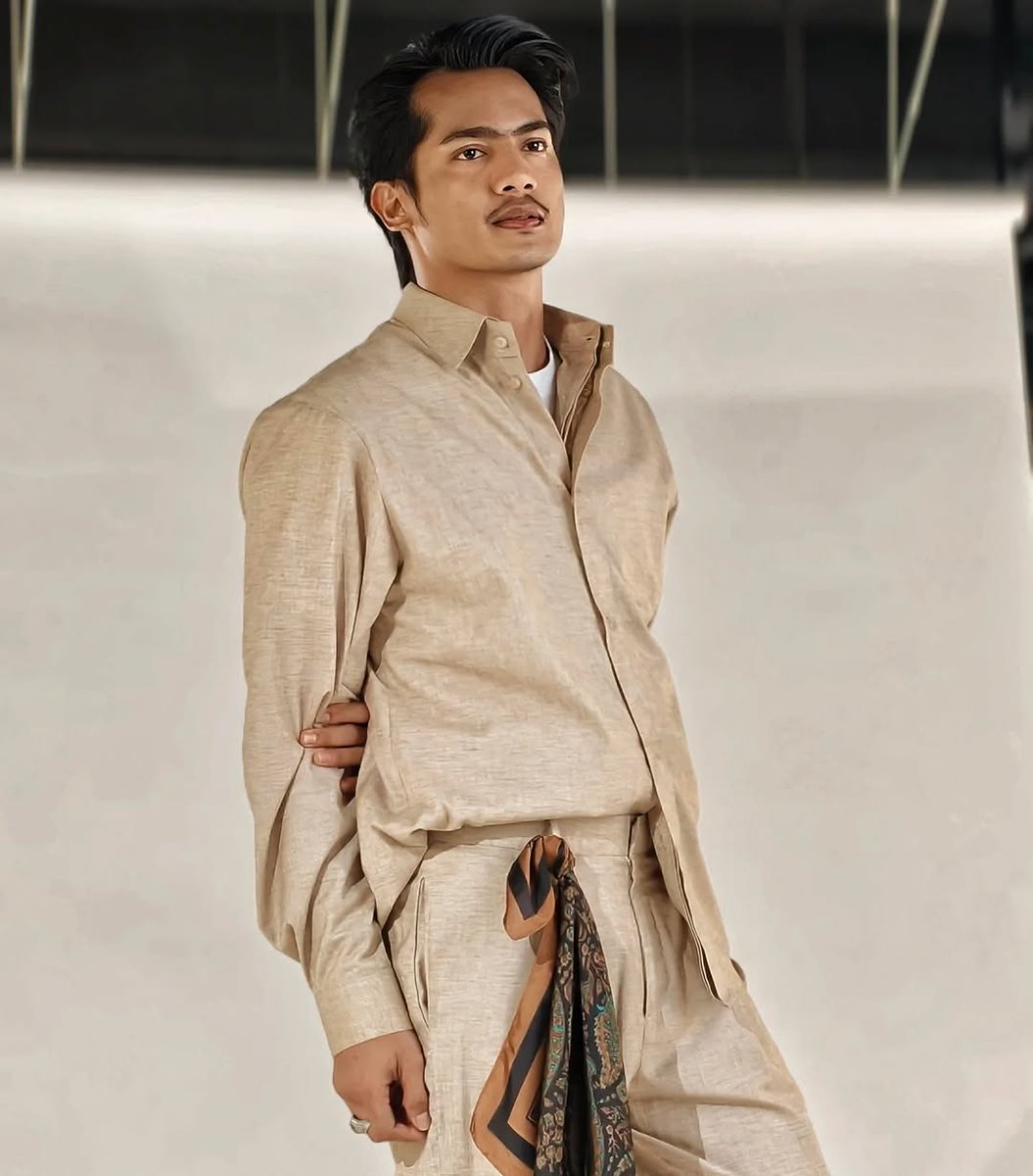 myrnanewss's tweet image. #RNANEWS #RNASELEBSTYLE 🤫🔇 by #NiezamZaidi