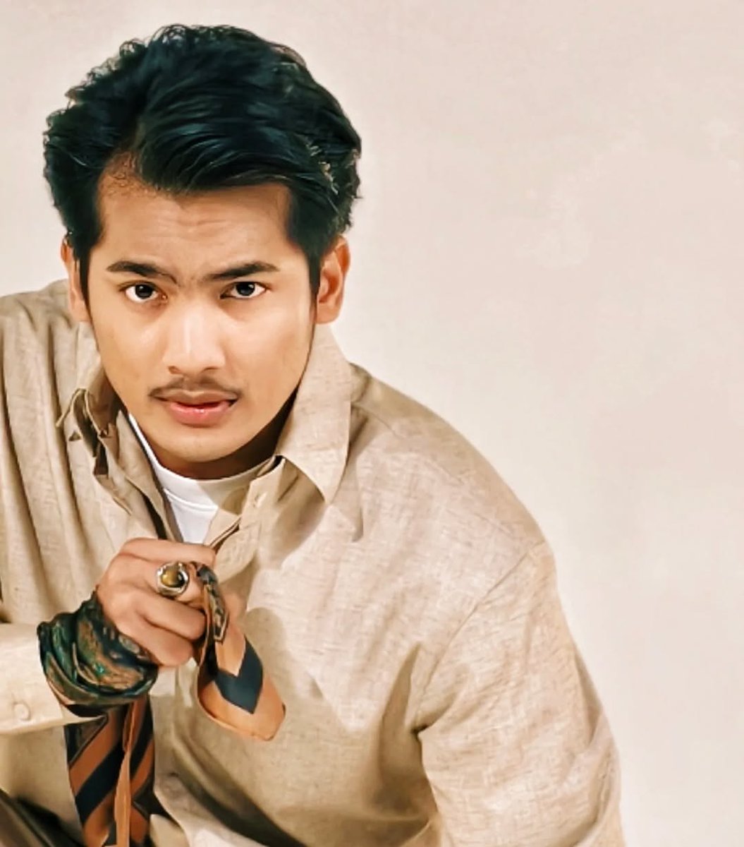 myrnanewss's tweet image. #RNANEWS #RNASELEBSTYLE 🤫🔇 by #NiezamZaidi