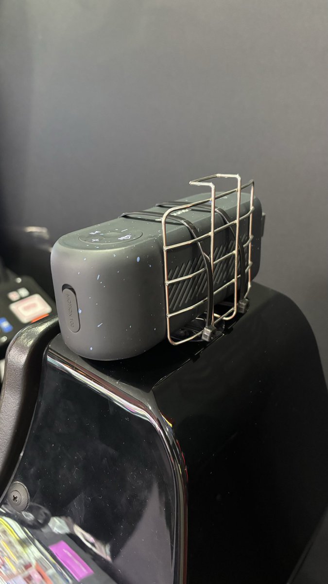 100均で固定
前に置くより頭後ろの方がよく聴こえる