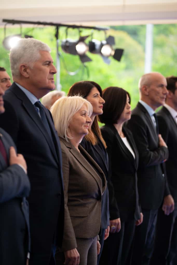KristoBorjana's tweet photo. Uvijek je iznimno zadovoljstvo nazočiti otvorenju ovakvih projekata kakav je danas upriličen na krajnjem jugu 🇧🇦 u općini #Ravno. Izgradnjom moderne prometnice Zavala - Orahov Do - Slano povezan je važan pogranični koridor između 🇧🇦 - 🇭🇷. https://t.co/nrVbHhztsu