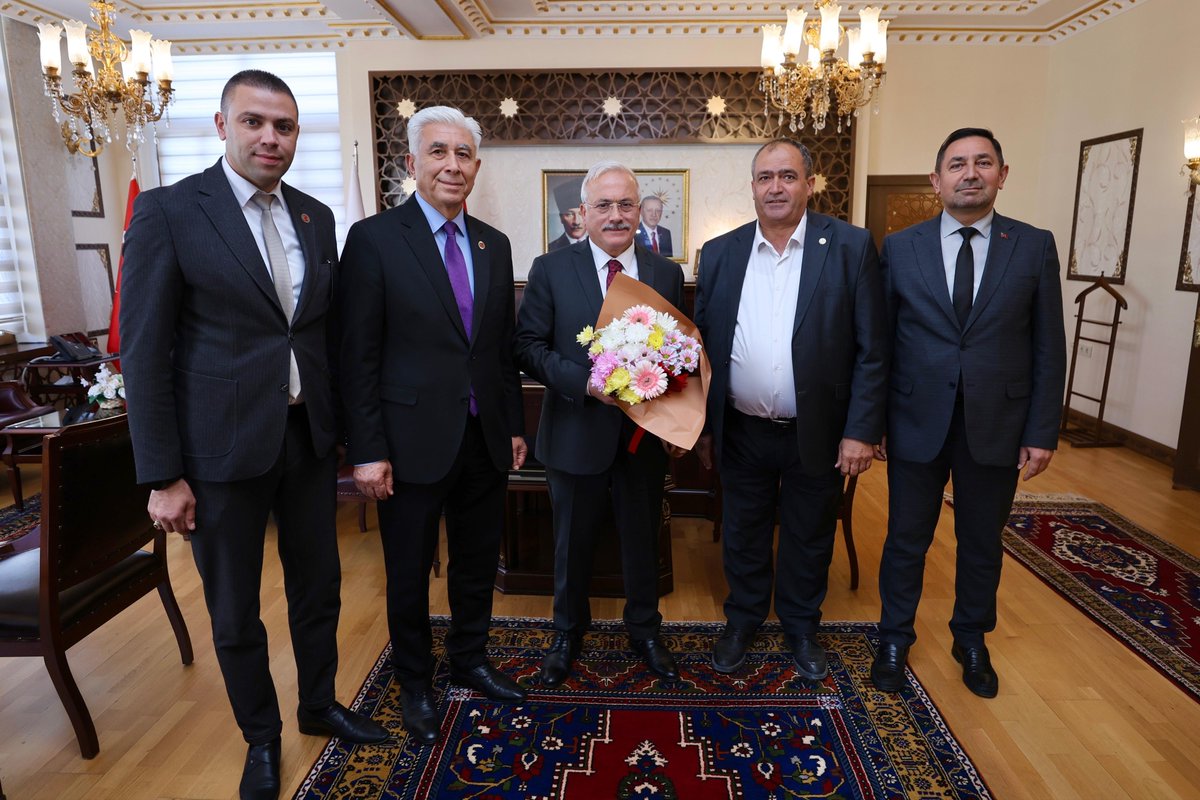 Valimiz Sn.<a href="/malikumbuzoglu/">Mehmet Ali Kumbuzoğlu</a>, Köy ve Mahalle Muhtarları Derneği Başkanı Sn.Emin Koçak, Muhtarlar Derneği Başkanı Sn.Fikret Dağ ve Girişimci Muhtarlar Derneği Başkanı Sn.Emre Ağaçdelen’i kabul ettiler.

Nazik ziyaretleri için kendilerine teşekkür ediyoruz.