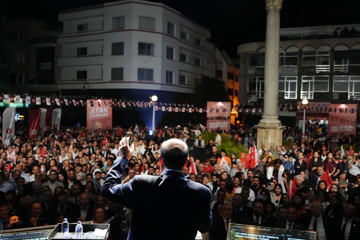 ErsinrTatar's tweet photo. Ay-Yıldız’a yüz çevirip başka ellerde geleceğini arayanlar unutsunlar!

Üretimde, eğitimde, ekonomide ve her alanda bağımsızlık mücadelemizi, kendi bayrağımızın gölgesinde, kendi devletimizin çatısı altında sürdüreceğiz!

Bu akşam Lefkoşa’ya sel olup akan, bizi yalnız bırakmayan tüm vatandaşlarıma teşekkürlerimi sunarım.