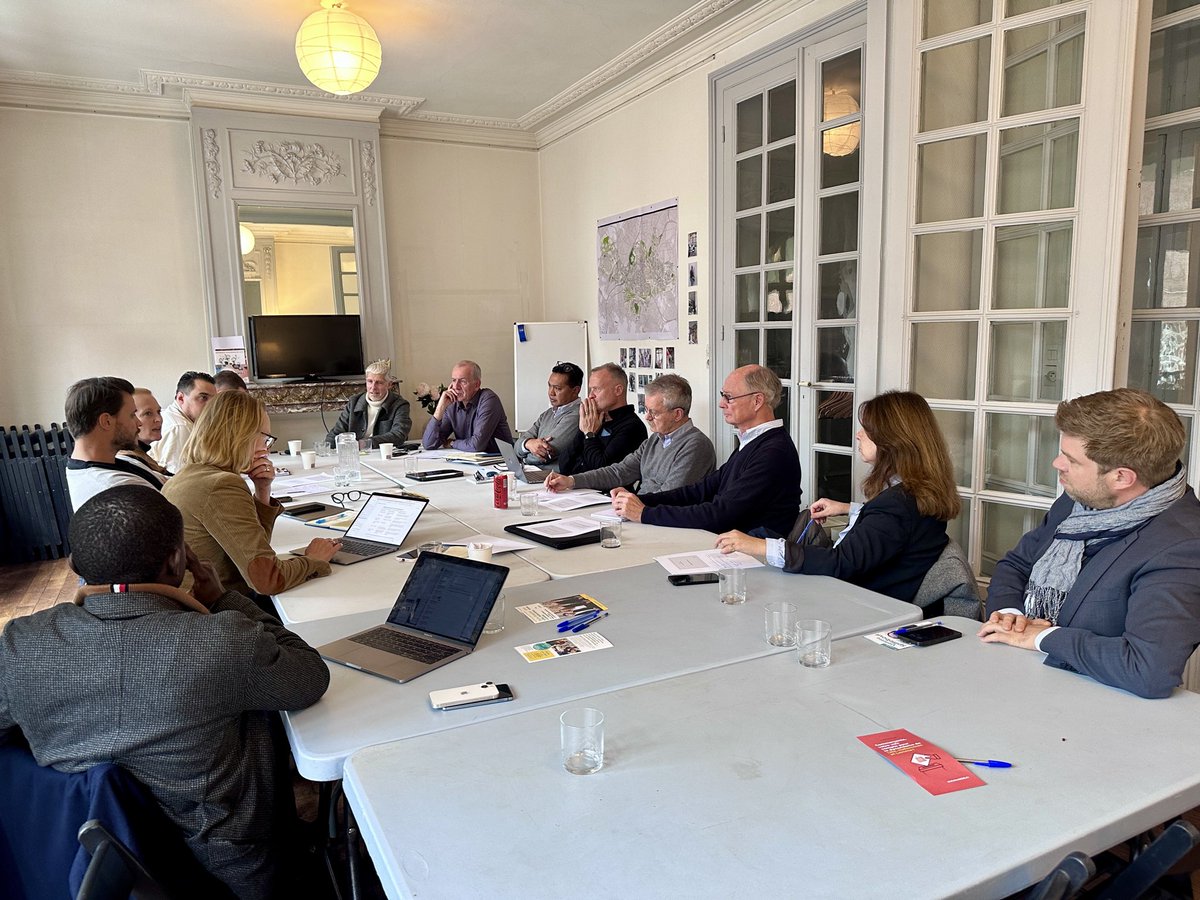 VSpillebout's tweet image. #VIOLETTE2026 #PROGRAMME 
Soutenir les commerçants et artisans, revitaliser le centre-ville, renforcer l’attractivité et l’emploi local : telles sont les priorités présentées par le groupe de travail Économie et Commerce pour une ville plus dynamique et rayonnante.
Bravo à eux…