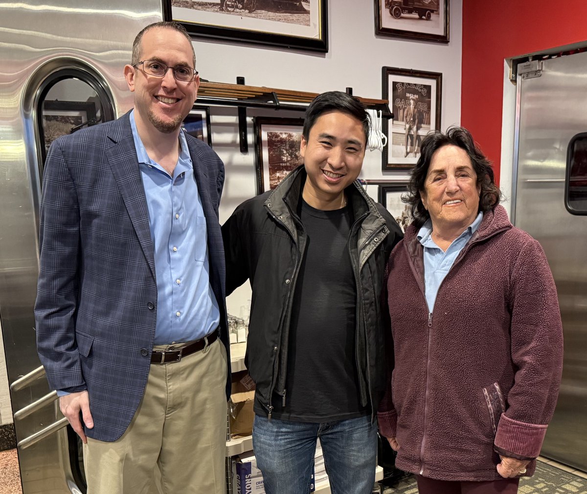 JeffDemClub's tweet photo. Thanks to all for the amazing turnout at our joint Mayoral Debate Watch Party with the Saul Weprin Dem Club at @BensKosherDeli last night! Joining us were Queens Civil Court Countywide nominees Indira Khan &amp; Oma Phillips and 19th Council District nominee @benchou4ny https://t.co/L60dPoONyE