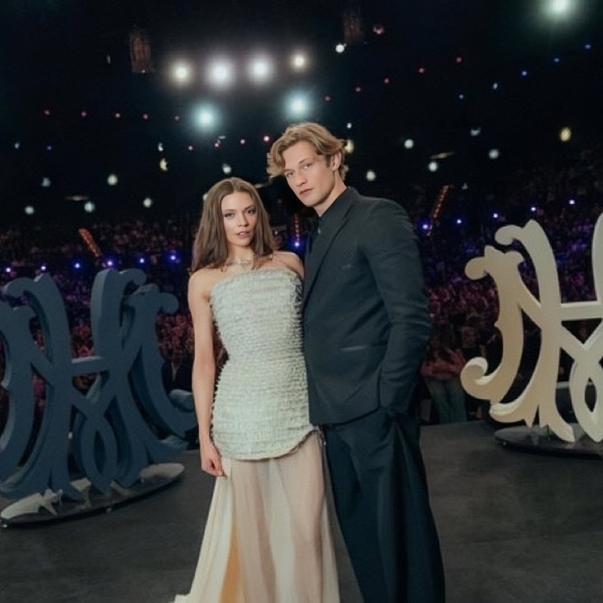 _ritacs_'s tweet image. season 1                                   season 2

Damian and Harriet are THE moment ❤️‍🔥 

#maxtonhall | #rubyjames