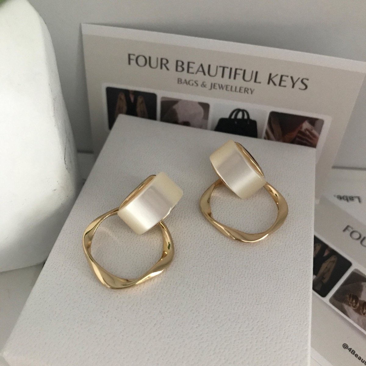 Gold earrings- Earrings- Statement earrings 4beautifulkeys.etsy.com/listing/435604…