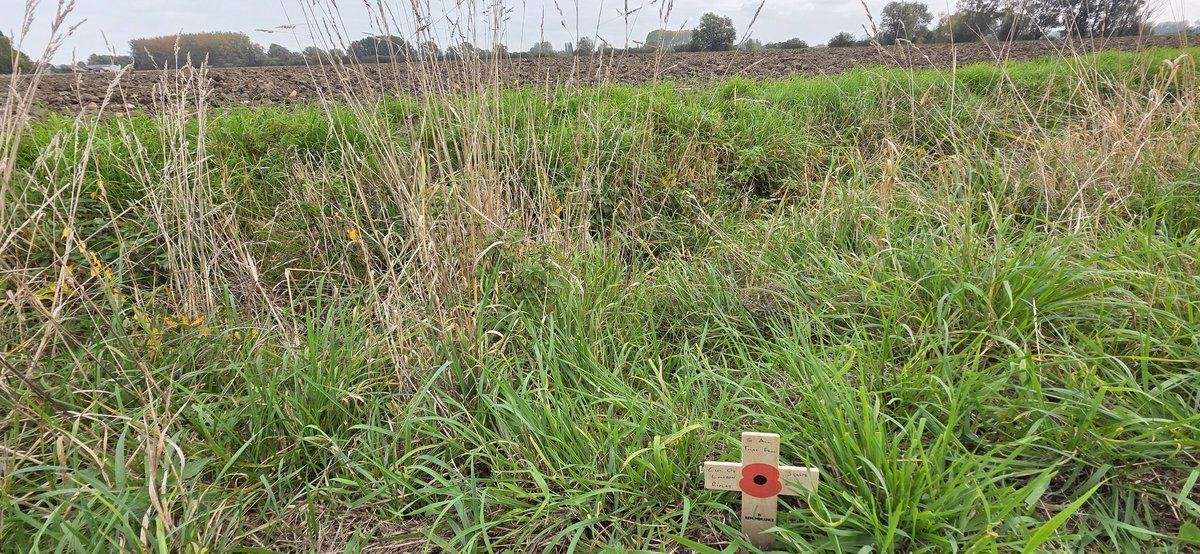 BBTLLP's tweet photo. Another brilliant day walking the #Battlefields, this time a gentle 12.5 mile loop from #Givenchy, through #Festubert & up to the boars head & #Richebourg. Some amazing stories, some great finds, amazing views, lunch with the lads & some achy legs! Definitely earned the #Burger! https://t.co/vRBZVwrktP