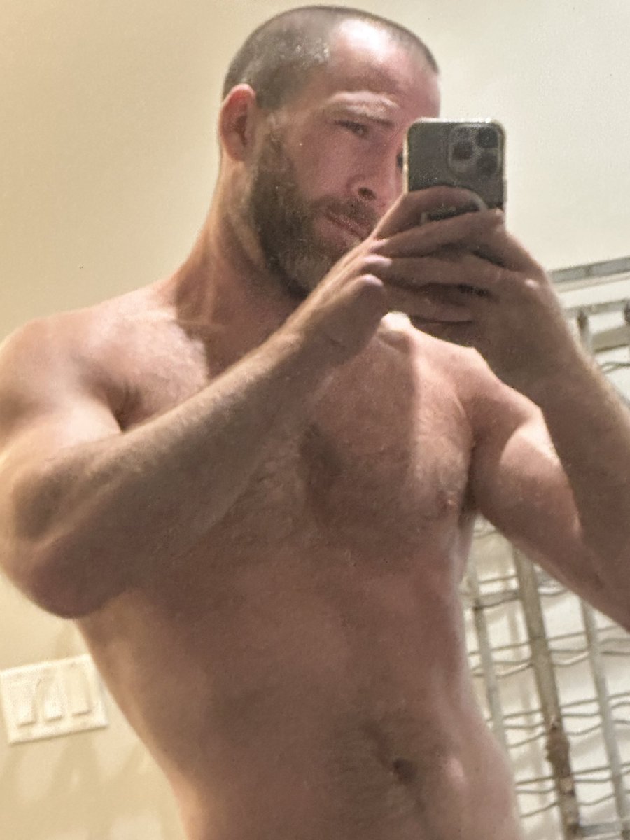 TrucksAndBeards's tweet photo. Shaved my head again 🦁 https://t.co/xhRsDlPcJY
