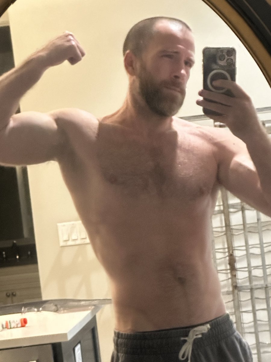 TrucksAndBeards's tweet photo. Shaved my head again 🦁 https://t.co/xhRsDlPcJY