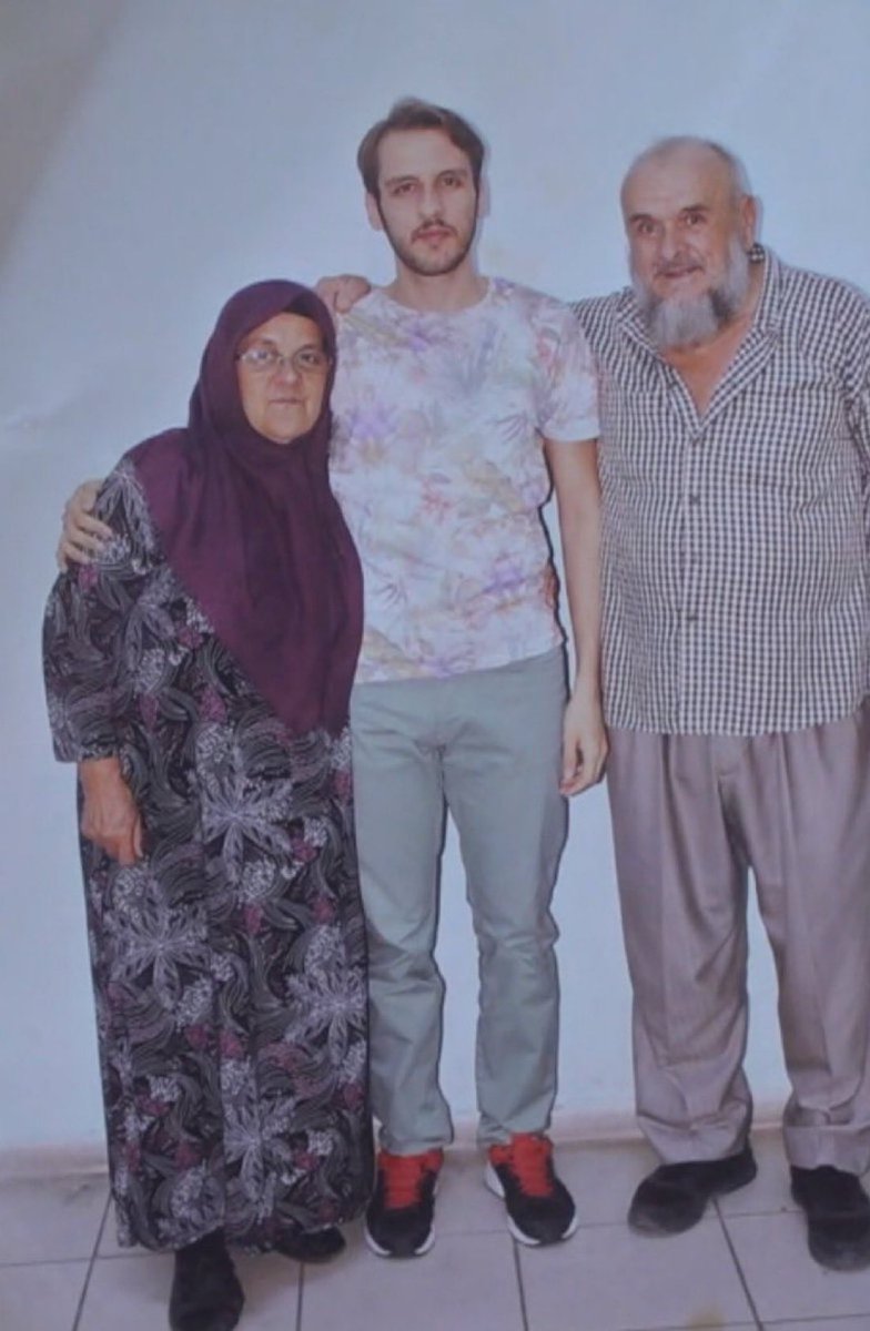 İsrail değil, Erdoğan zulmü! 
15 Temmuz’da 18 yaşında olan Selahattin Kılıç, diğer askeri öğrenciler gibi Boğaziçi Köprüsü’ne götürüldü. Masumiyeti sorgulanmadan iki kez müebbet ve 198 yıl hapis cezası aldı.
Tam 9 yıldır hücrede tek başına tutuluyor.

AskeriÖğrenciye ZulmeSon