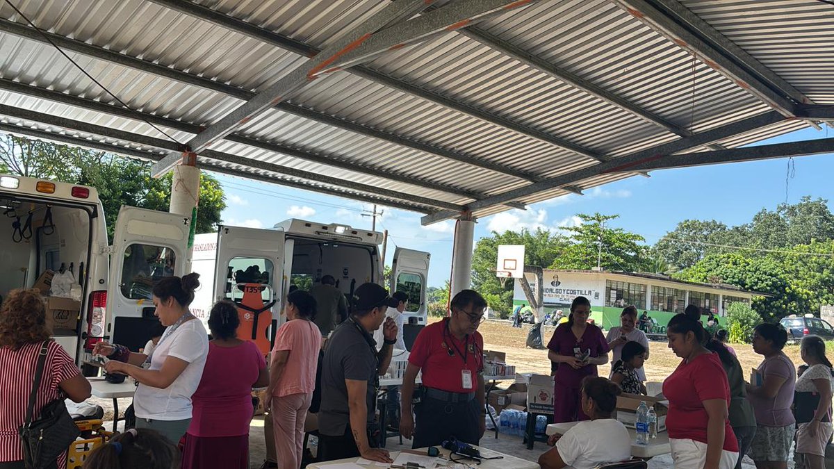 martibatres's tweet image. En el municipio de Álamo, Veracruz, instalamos dos centros de atención para la población, principalmente para atender curaciones. Desde hace tres días las brigadas médicas del @ISSSTE_mx están dando más de 150 consultas diarias y completando esquemas de vacunación. 

Estamos…