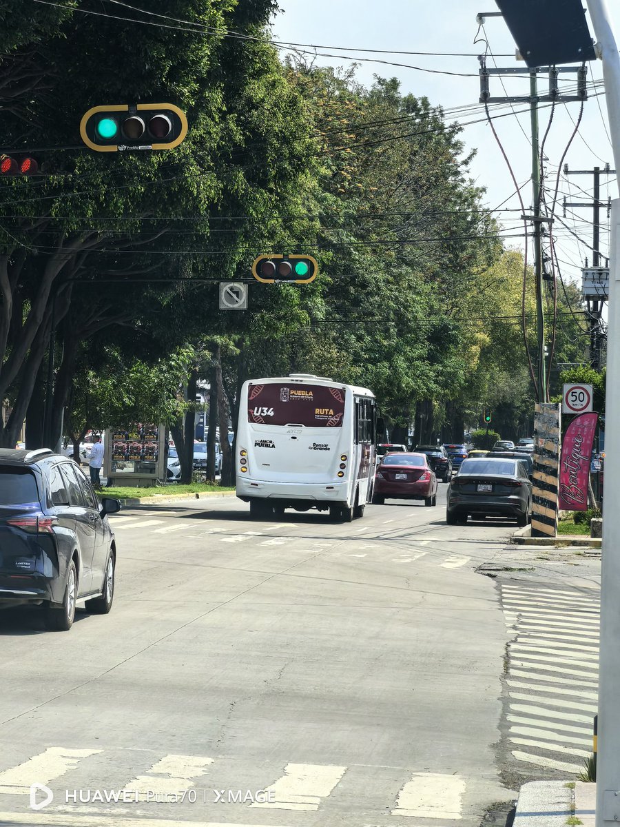SebastianMdz281's tweet photo. @Gob_Puebla Buen día! Para reportar a chófer de la ruta A-6A manejando a exceso de velocidad sobre circuito Juan Pablo segundo. Se salto parada en el triangulo. Anexo evidencia. Unidad u34 https://t.co/bkUHgMQqxX