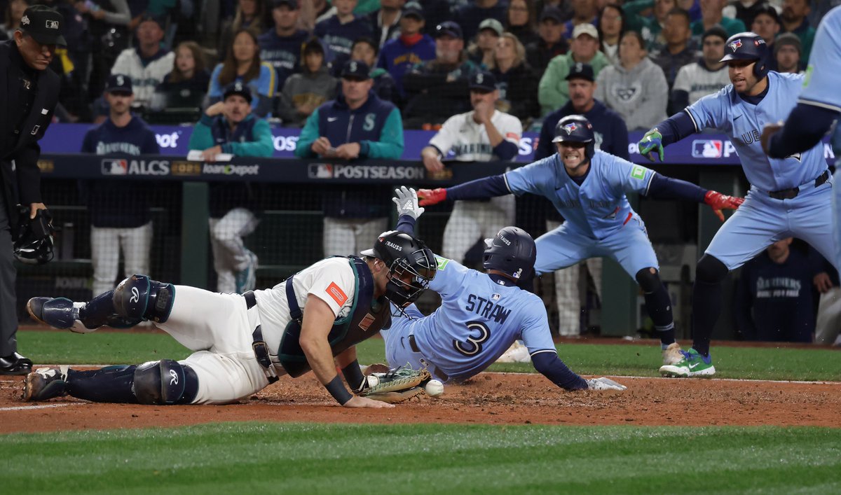 #BlueJays are the first team in MLB history with at least 59 Runs &amp; 17 HR in their first 8 games of a postseason.

#WANTITALL